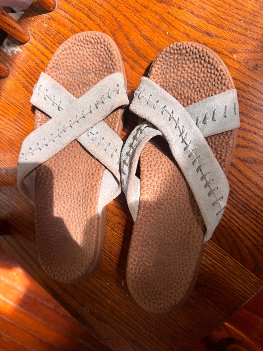 Acorn Crisscross Slide Sandals size 9